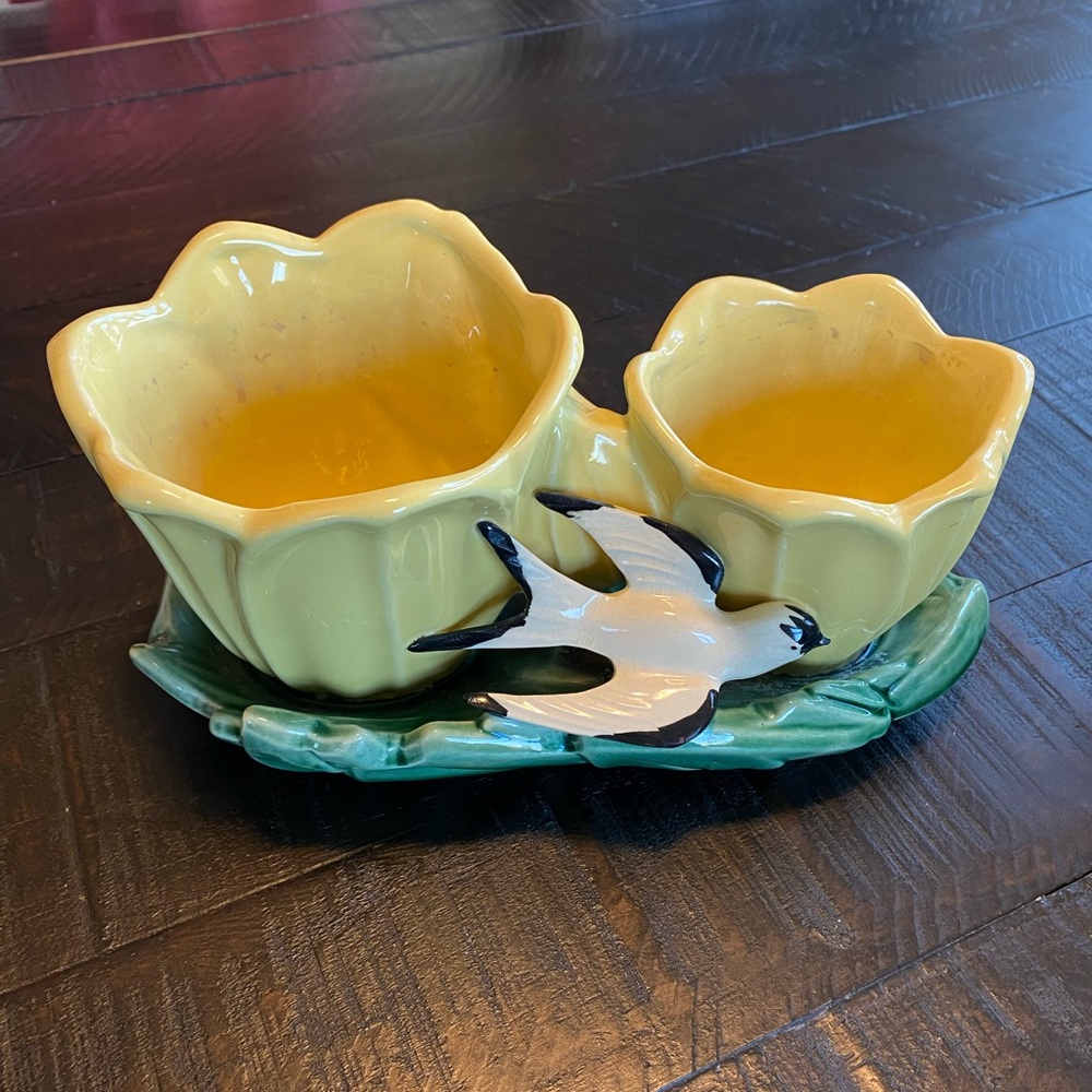 Vintage McCoy USA Pottery Double Yellow Tulip Planter With Bird MCM 10x5”
